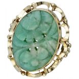 14K. Yellow gold vintage ring set with approx. 16.14 ct. carved jade.