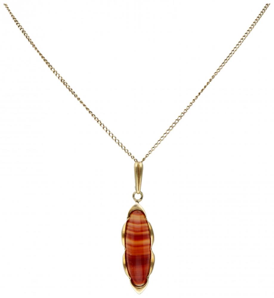 14K. Yellow gold vintage necklace and pendant set with agate.