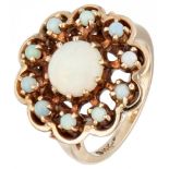 BLA 10K. Rose gold rosette ring set with approx. 1.65 ct. precious opal.