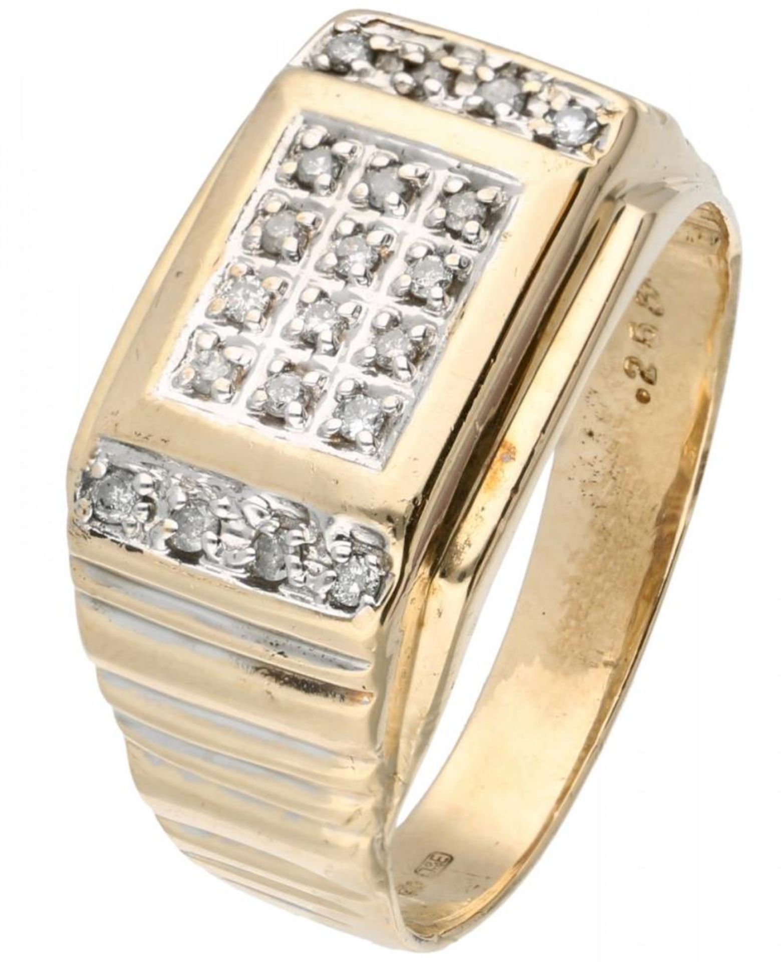 14K. Yellow gold signet ring set with approx. 0.20 ct. diamond.
