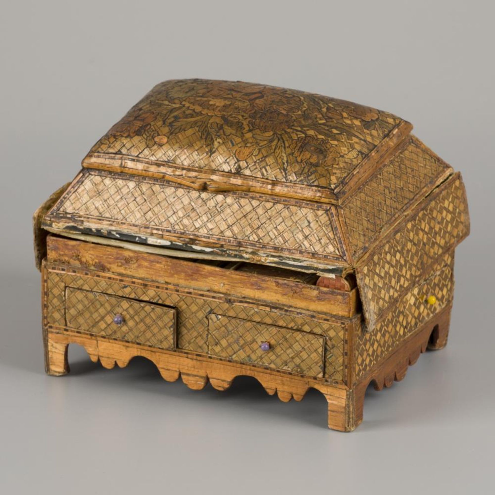 A straw marquetry onlaid sewing box, France, 2nd quarter 19th century. - Image 2 of 3