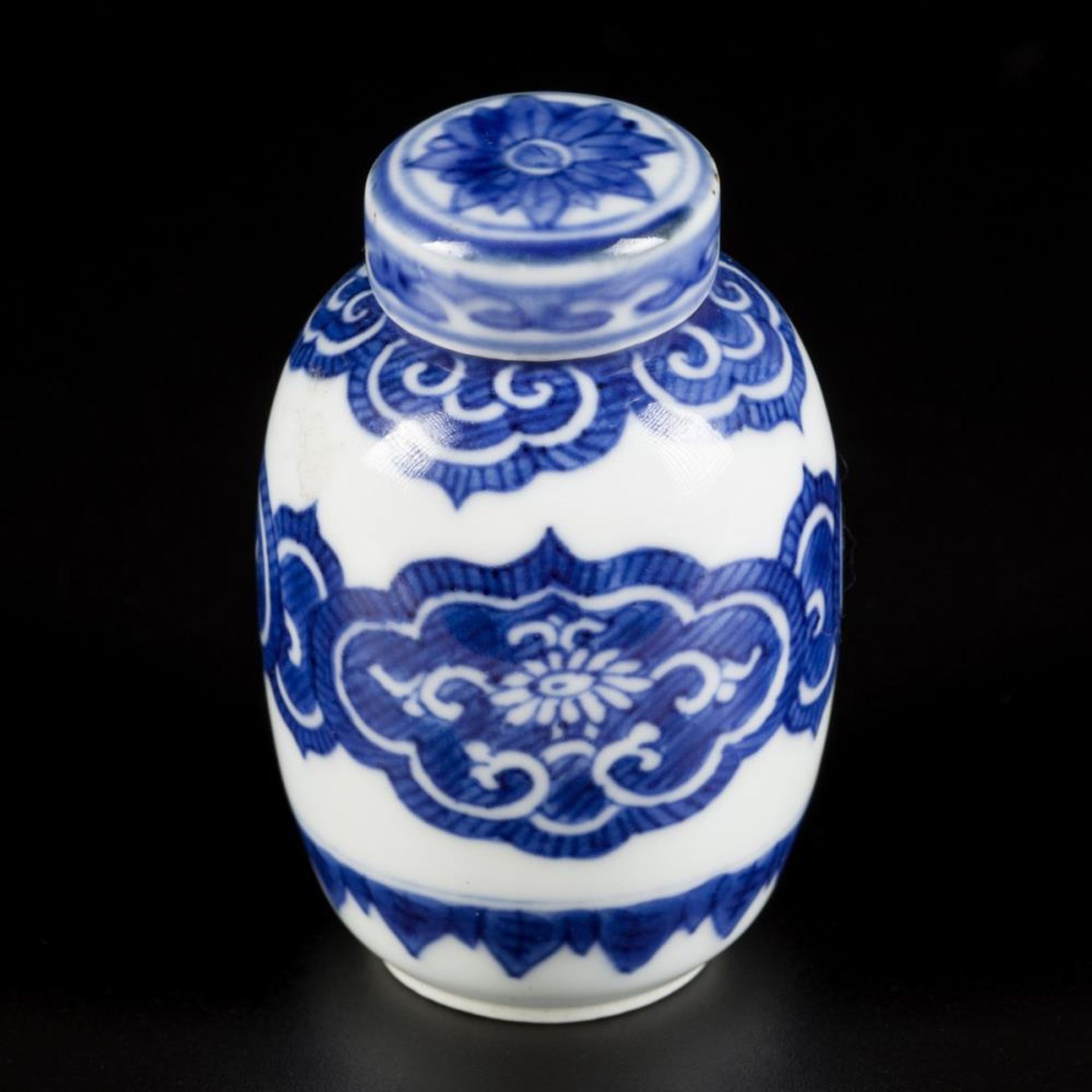 A porcelain lidded jar with floral decoration, marked Yu "jade", China, Kangxi.