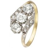 18K. Yellow gold and Pt 900 platinum Art Deco ring set with approx. 0.99 ct. diamonds.
