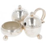 Condiment set silver.