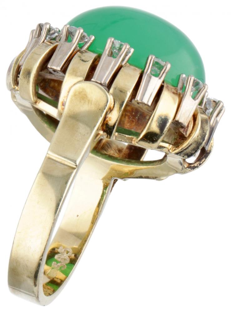 14K. Yellow gold entourage ring set with approx. 0.48 ct. diamond and approx. 10.14 ct. chrysoprase. - Image 2 of 2