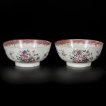 A set of (2) porcelain bowls with famille rose decor. China, Qianglong.