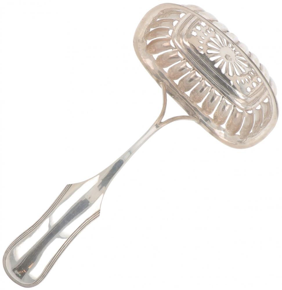 Sprinkler spoon silver.