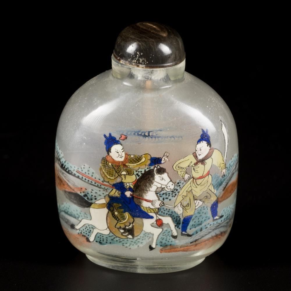 A lot comprised of (4) glass snuff bottles with various decorations, China, 1st half 20th century. - Image 2 of 15