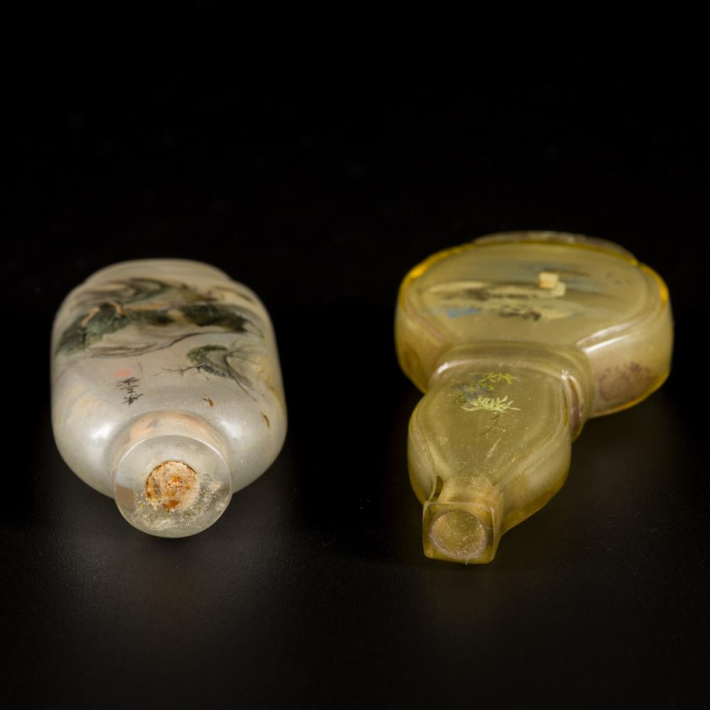 A lot comprised of (4) glass snuff bottles with various decorations, China, 1st half 20th century. - Image 14 of 15