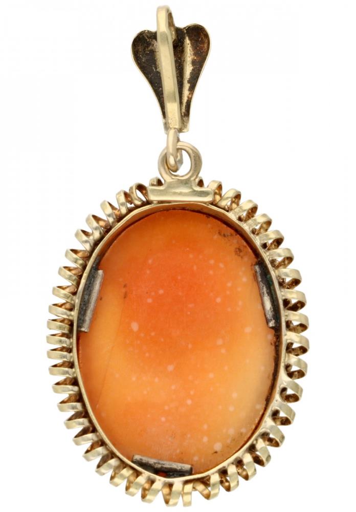 Cameo pendant in a 14K. yellow gold frame with cord rim. - Image 2 of 2