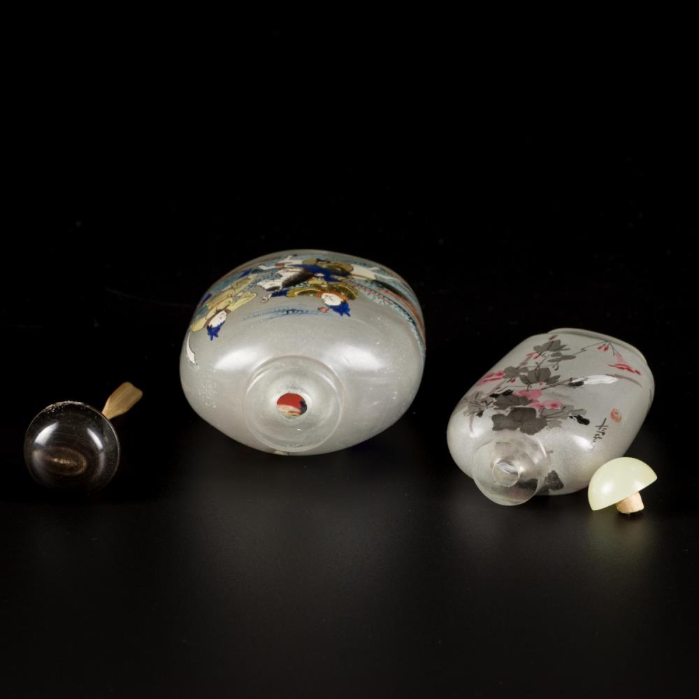 A lot comprised of (4) glass snuff bottles with various decorations, China, 1st half 20th century. - Image 9 of 15