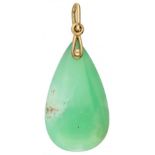 14K. Yellow gold pendant set with drop-shaped jade.