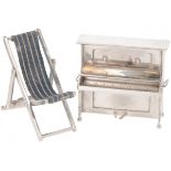 Miniature piano & beach chair silver.