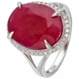 14K. White gold entourage ring set with approx. 8.50 ct. ruby ​​and approx. 0.19 ct. diamond.