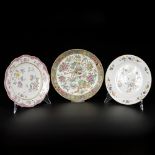A lot of (3) porcelain plates with famille rose and Canton decor, China, 18th/19th century.