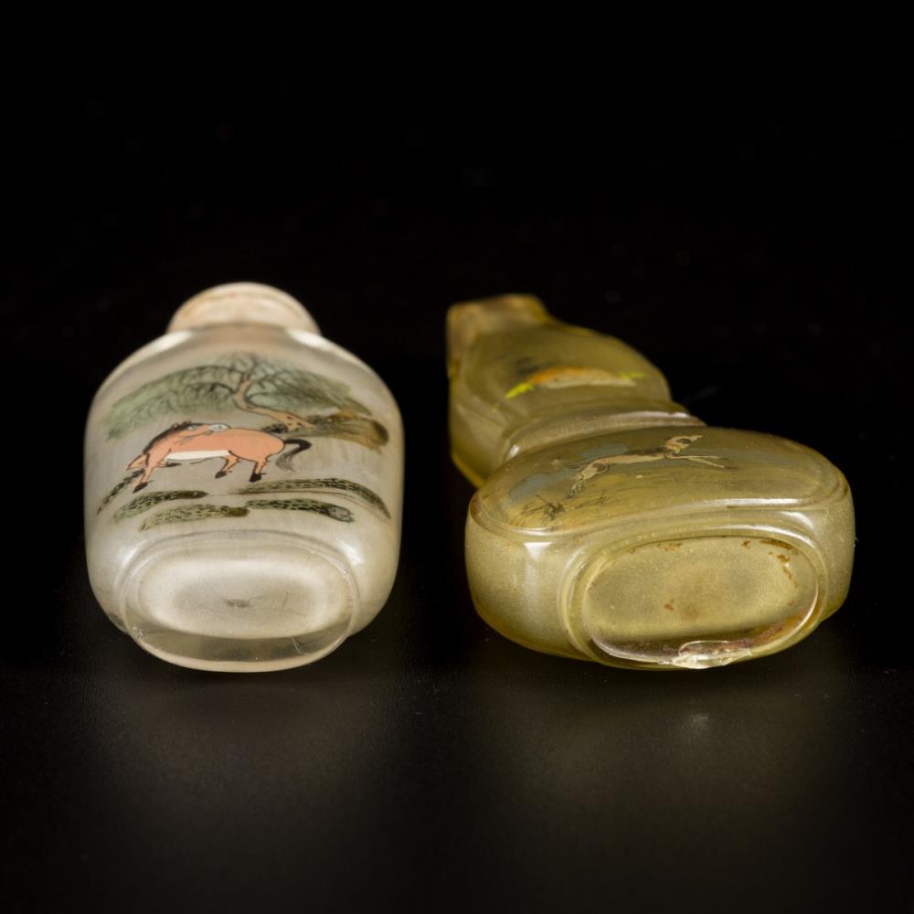 A lot comprised of (4) glass snuff bottles with various decorations, China, 1st half 20th century. - Image 15 of 15