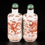 A porcelain double snuff bottle decorated with dragons, China, 19th century.