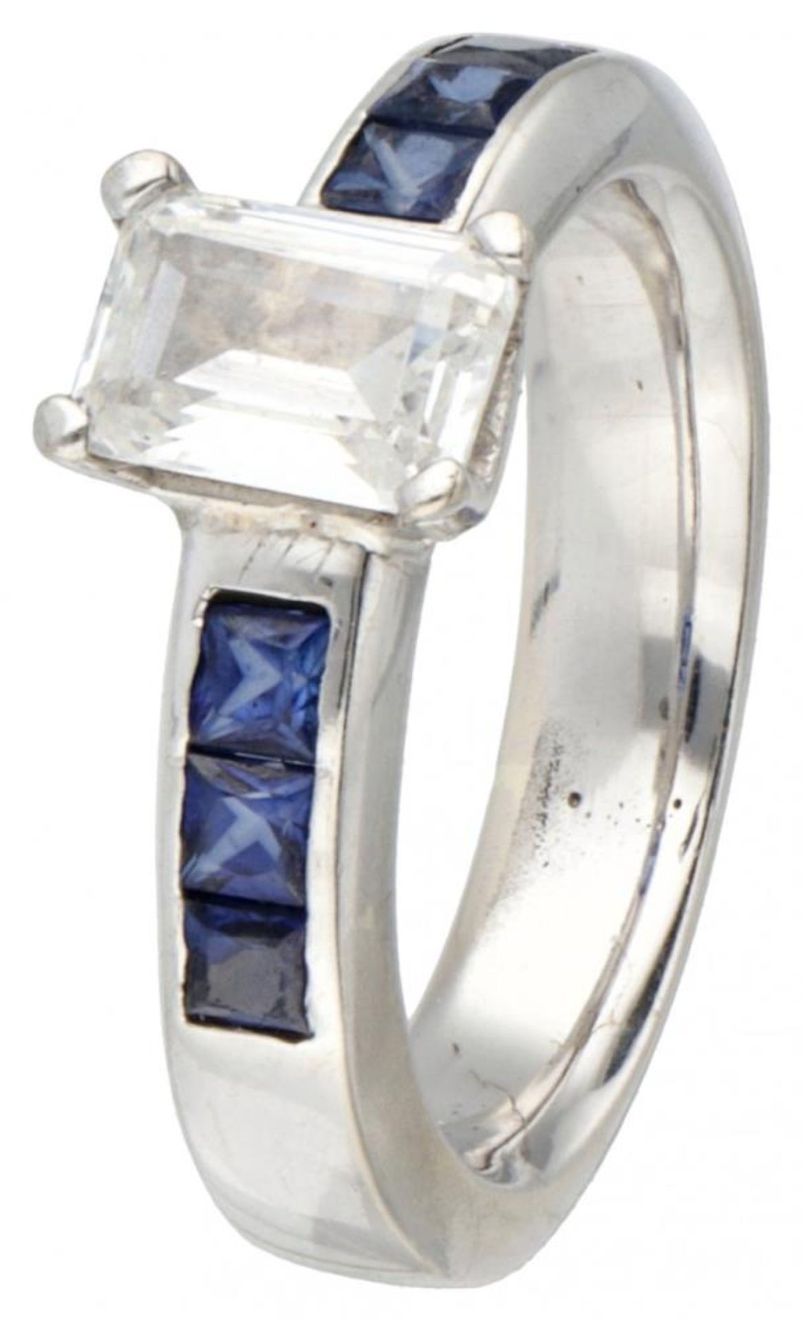 BLA 10K. White gold ring set with a cubic zirconia and sapphire.