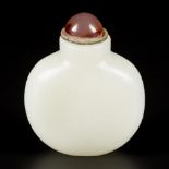 A Hetian white jade snuff bottle, spherical model, China, 18th/19th century.