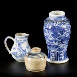 A lot comprising various porcelain items a.w. a chocolate jug, China, 18th & 19th century.