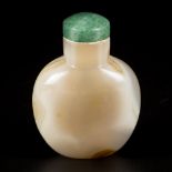 An agate snuff bottle, spherical model, China, 19th century.