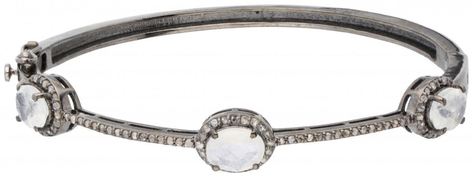 Silver bangle bracelet set with approx. 2.94 ct. moonstone and rose cut diamond - 925/1000.