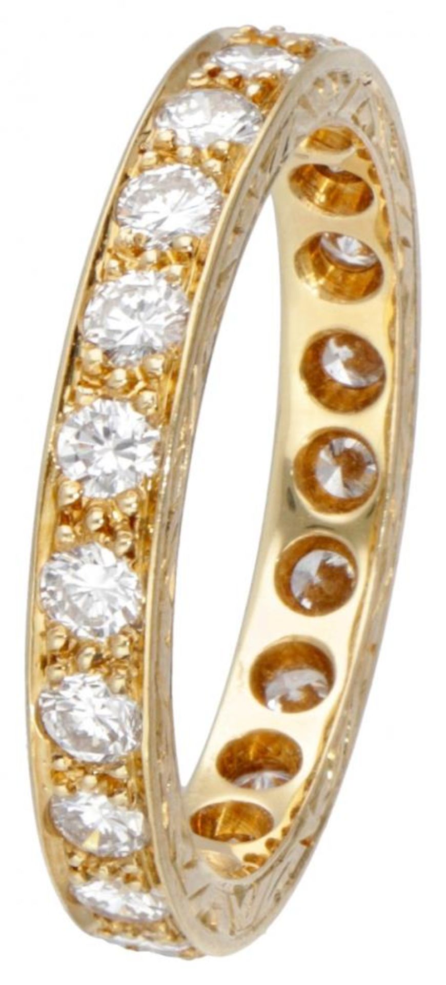 18K. Yellow gold alliance ring set with approx. 1.05 ct. diamond in an engraved setting.