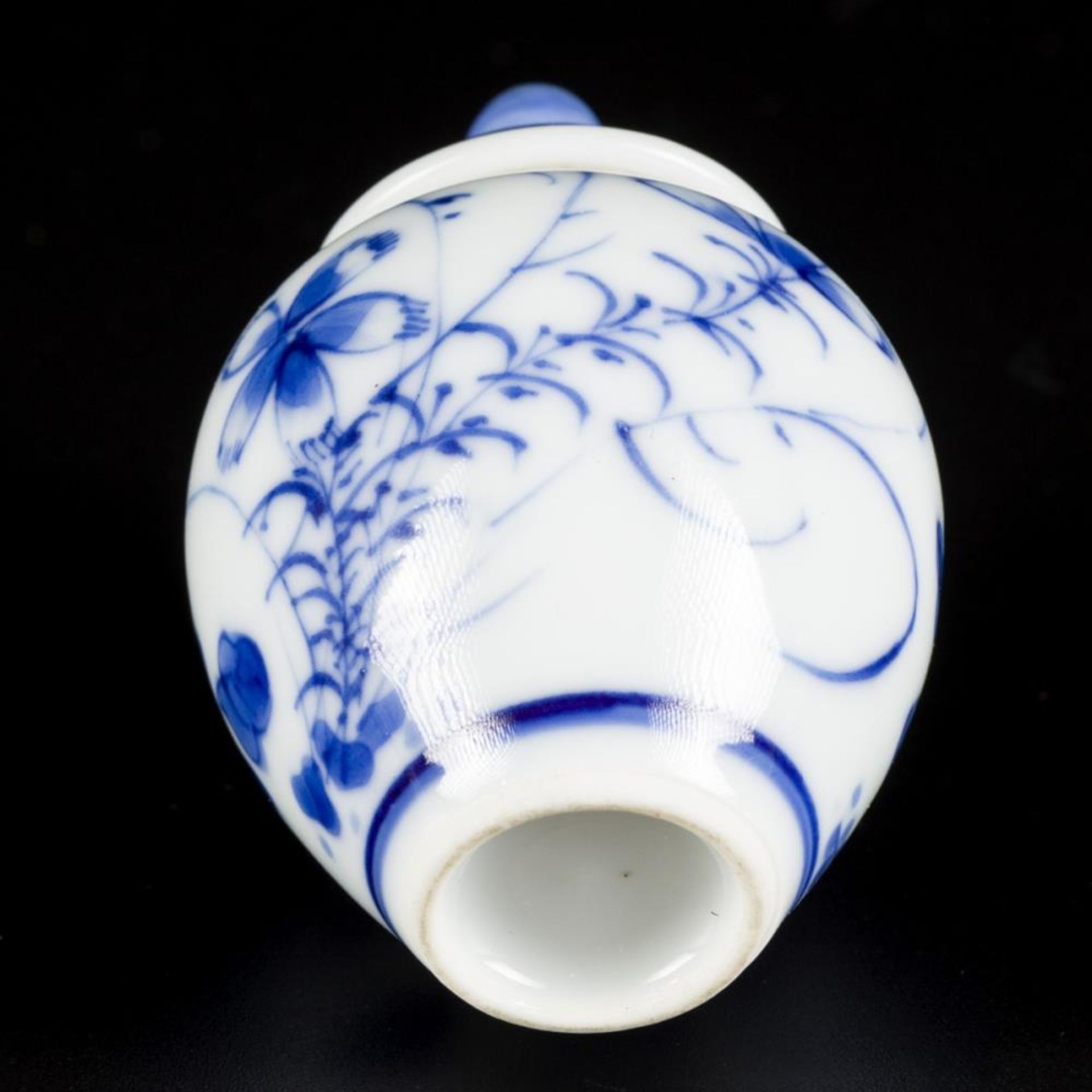A porcelain storage jar with floral decor, China, Kangxi. - Bild 6 aus 6