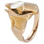 Björn Weckström for Lapponia 14K. yellow gold 'Geisir / Geysir' ring combined with platinum.