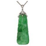 14K. White gold Art Deco pendant set with approx. 11.52 ct. jade and approx. 0.025 ct. diamond on an
