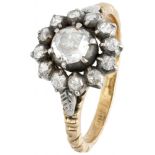 14K. Yellow gold vintage rosette ring set with rose cut diamond.