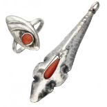 Lot of silver Amsterdam School Art Deco ring and pendant, both set with red coral - 833/1000.