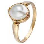BLA 10K. Yellow gold solitaire ring set with mother-of-pearl.