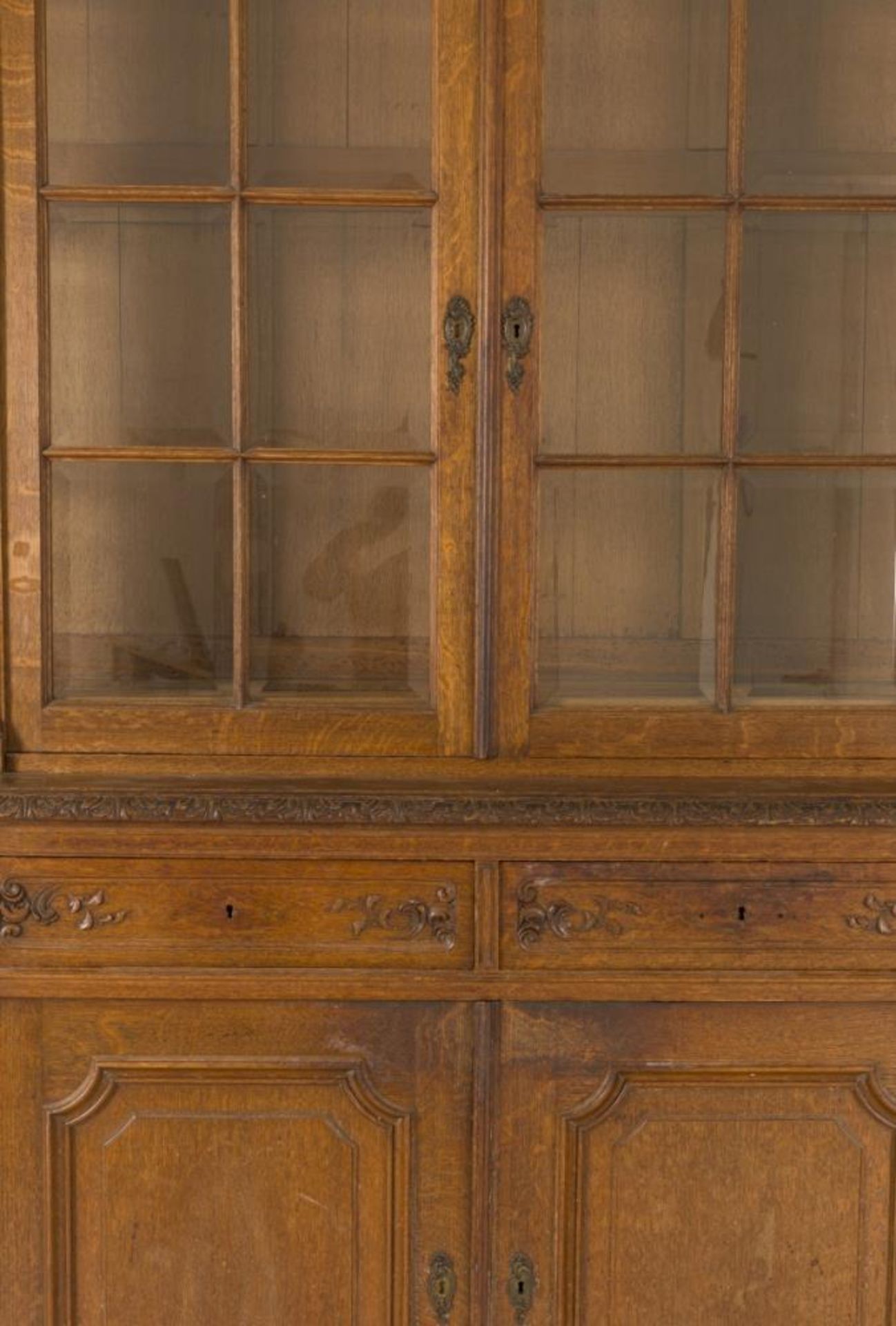 An oakwood 'Liège' cabinet, Belgium, 19th century. - Bild 2 aus 3