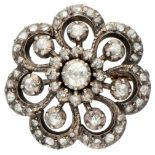 14K. Yellow gold vintage flower-shaped brooch set with diamond in a 925/1000 silver setting.