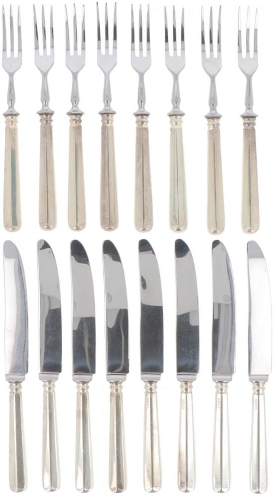 (16) piece set of fruit cutlery "Haags Lofje" silver.