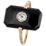 14K. Rose gold Art Deco ring set with approx. 0.15 ct. diamond and onyx.