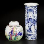 (2) porcelain set consisting of a ginger jar and a beaker vase. China, 19th/20th century.