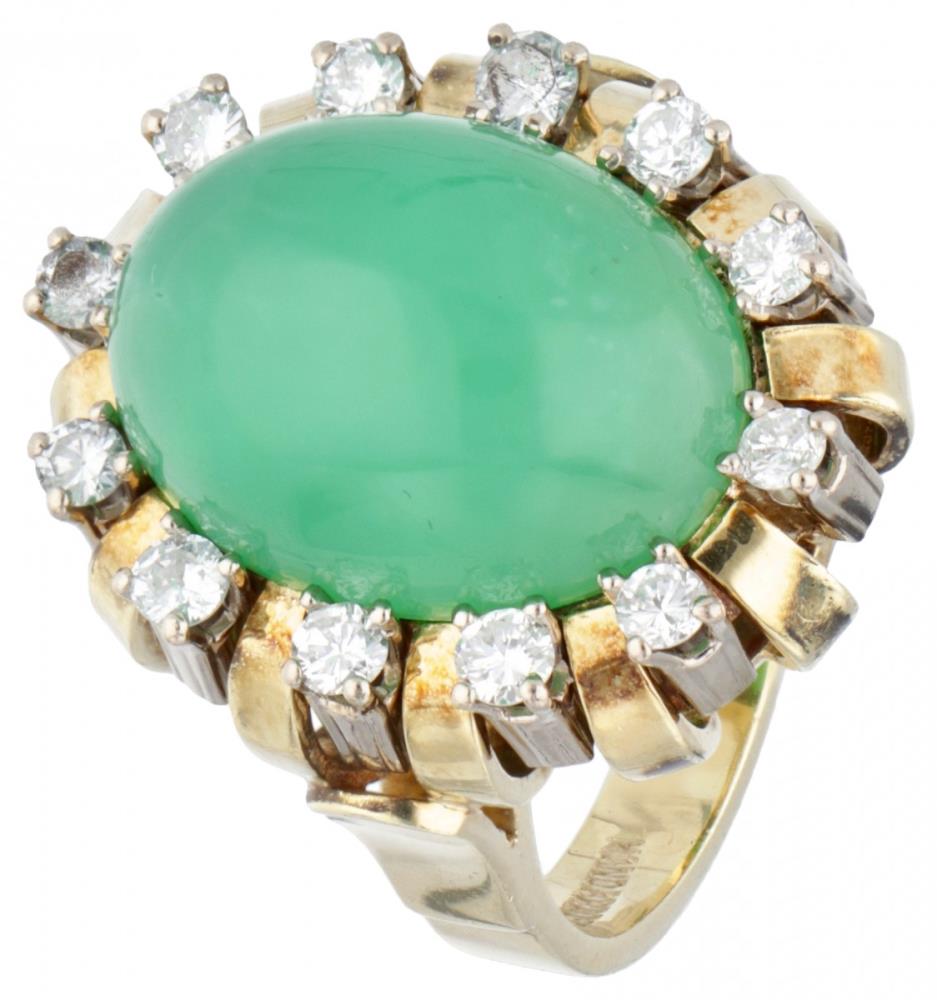 14K. Yellow gold entourage ring set with approx. 0.48 ct. diamond and approx. 10.14 ct. chrysoprase.