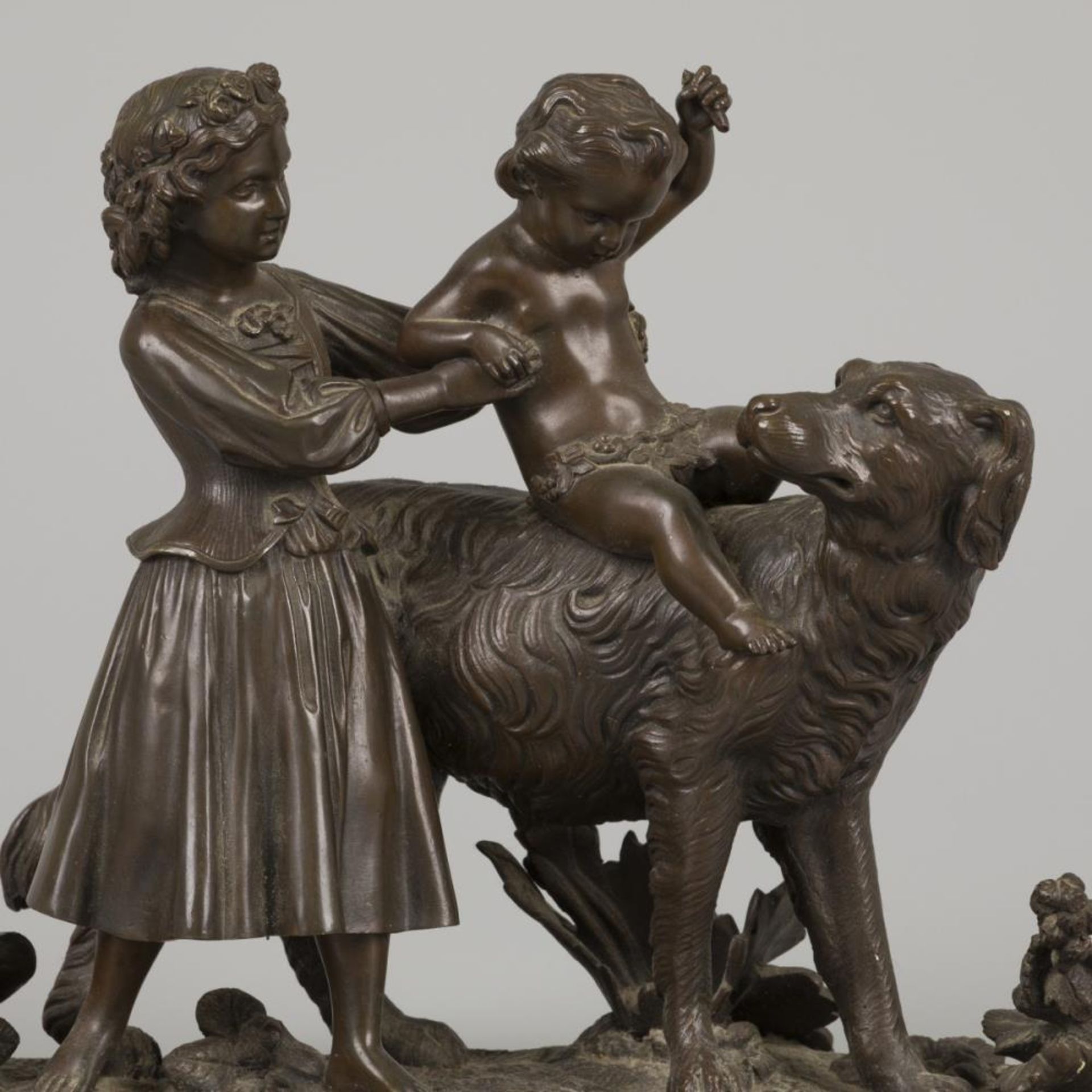 A bronze group of children playing with a dog, cast ca. 1900. - Bild 2 aus 4