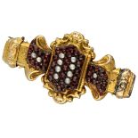 BLA 10K. Yellow gold antique brooch set with glass garnets and seed pearls.
