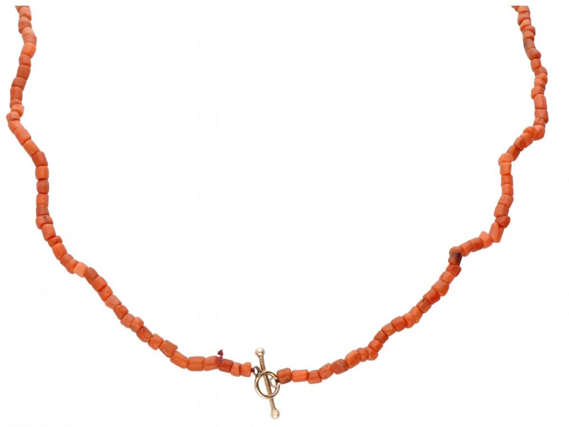 Single strand red coral necklace with a 14K. rose gold closure. - Bild 2 aus 3