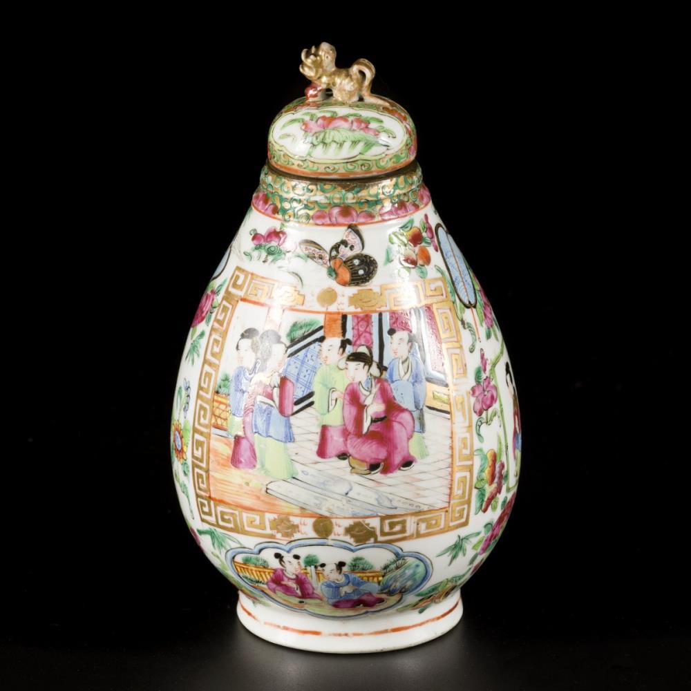 A porcelain storage jar with Canton decor, China, 19th century.