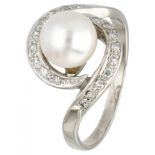 14K. White gold vintage ring set with approx. 0.09 ct. diamond and freshwater pearl.