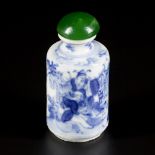 A porcelain snuff bottle decorated with the 8 immortals, China, 19th century.