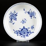 A porcelain plate decorated with flowers, marked in period, China, Tongzhi.