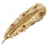 18K. Yellow gold Hermès feather brooch set with approx. 0.24 ct. natural ruby and approx. 0.04 ct. d