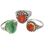 Lot comprising 3 silver vintage rings set with carnelian and red coral - 835/1000.