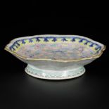 A porcelain bowl with floral decor, China, late 19th century.