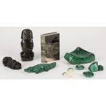 A lot comprising various mineral rock items a.w. a carved figurine in Inca-style, 20th century.